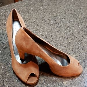 Naturalizer brown suede heels size 9